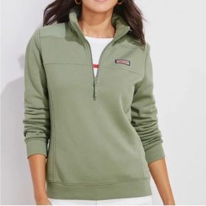Women’s green Vineyard Vines Quarter Zip Sweatshirt, size medium